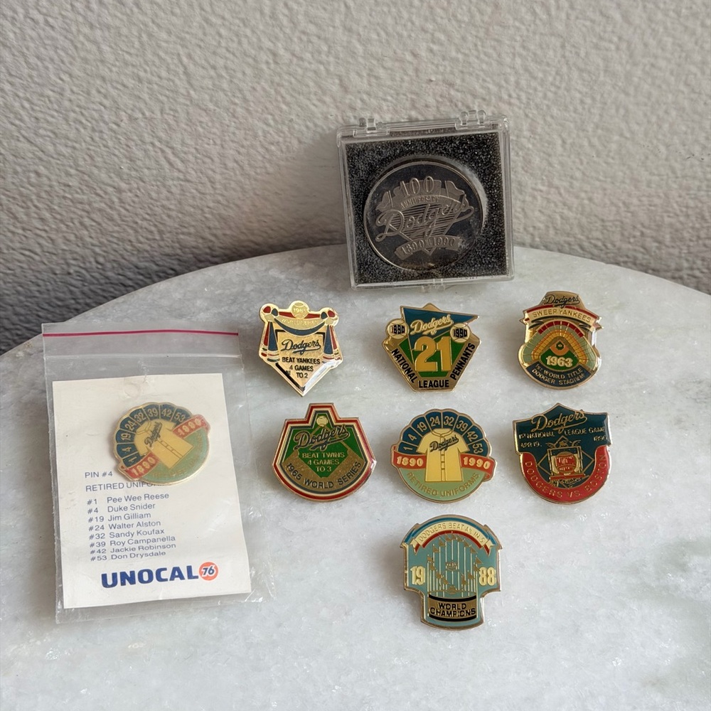 Vintage Los Angeles Dodgers 8 pins and 1 coin lot